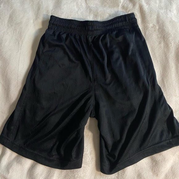 Nike Shorts Unisex - Picture 5 of 9